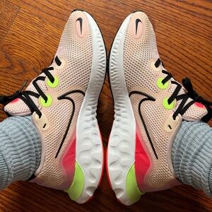 Nike Renew Run Sneakers / Size 8.5
